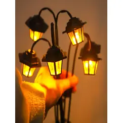 Retro Lantern Decorative Light Solar-powered 6 LED Retro Street Lamp Shaped Decorative Light Suitable for Garden Courtyard