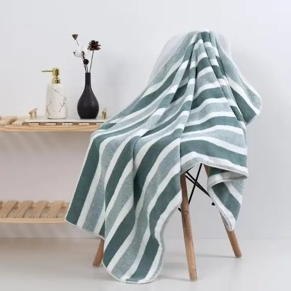 thick bath towel strong water absorption and quick drying non shedding durable Ultra Soft - very suitable for families beaches