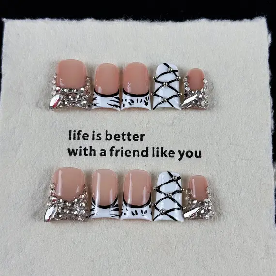 10pcs High-end Luxury yet minimalist style, hand-painted zebra pattern, dazzling glittering diamonds handmade fake nails