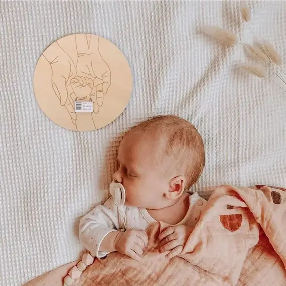 Newborn Engraved Keepsake Holder Photography Accessories  Personalized Name Baby Gift Memorial Day Gift ﻿