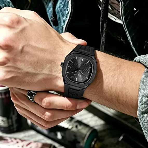 TOMI 2026 New Fashion Men's Quartz Watch Simple Square Dial Rubber Strap Waterproof Analog Wristwatch
