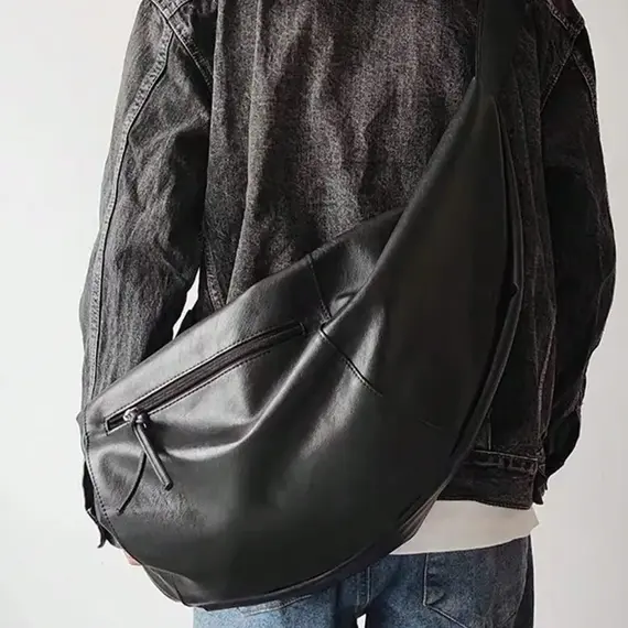 Stylish Dumpling Shaped PU Crossbody Bag for Men, Suitable for Casual Outings and Large Capacity Needs