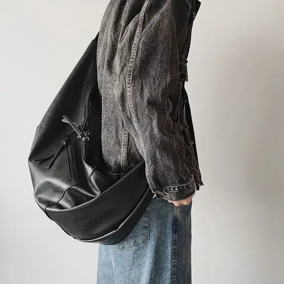 Stylish Dumpling Shaped PU Crossbody Bag for Men, Suitable for Casual Outings and Large Capacity Needs