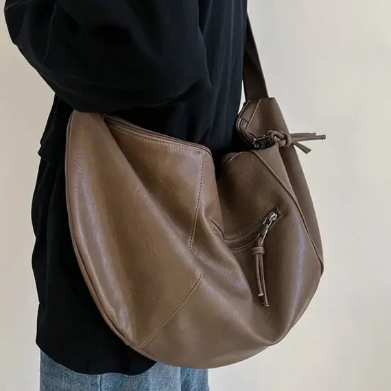 Stylish Dumpling Shaped PU Crossbody Bag for Men, Suitable for Casual Outings and Large Capacity Needs